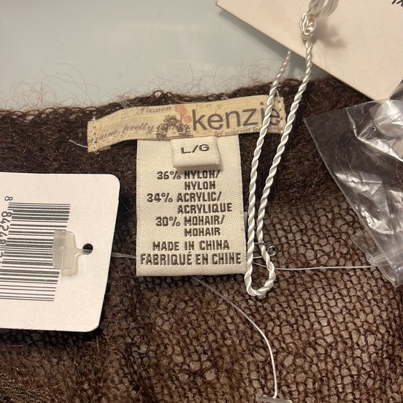 Kenzie Women’s short sweater size Large - Picture 7 of 9